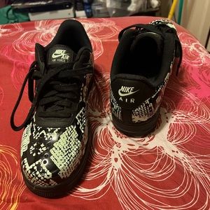Snake print Nike like new